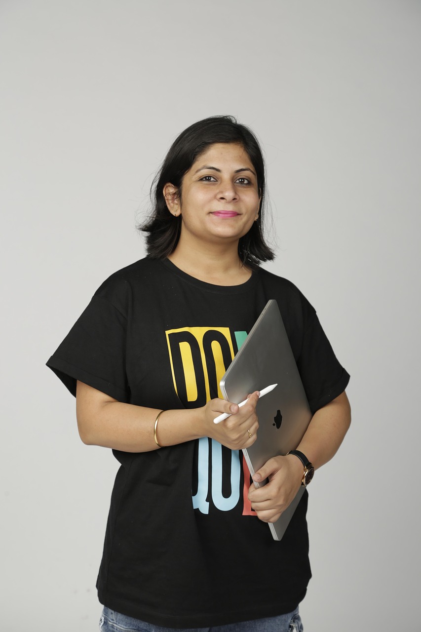 woman, portrait, shallunarula, shallu narula, professional girl, business girl, laptop girl, cofounder, founder, startup, indian girl, graphic designer, freelancer, idea, working, women, confident, macbook, tab girl